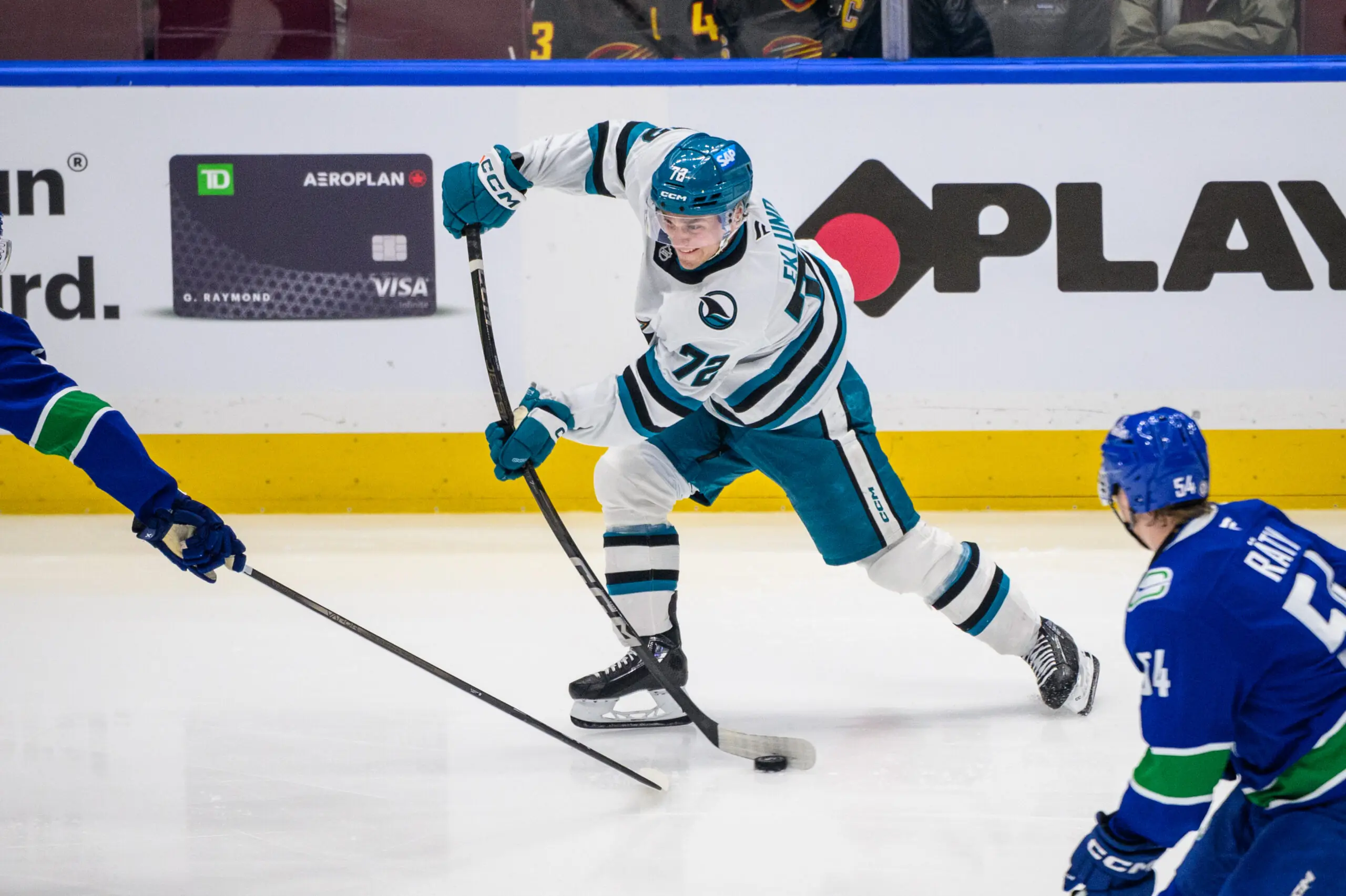 San Jose Sharks forward William Eklund